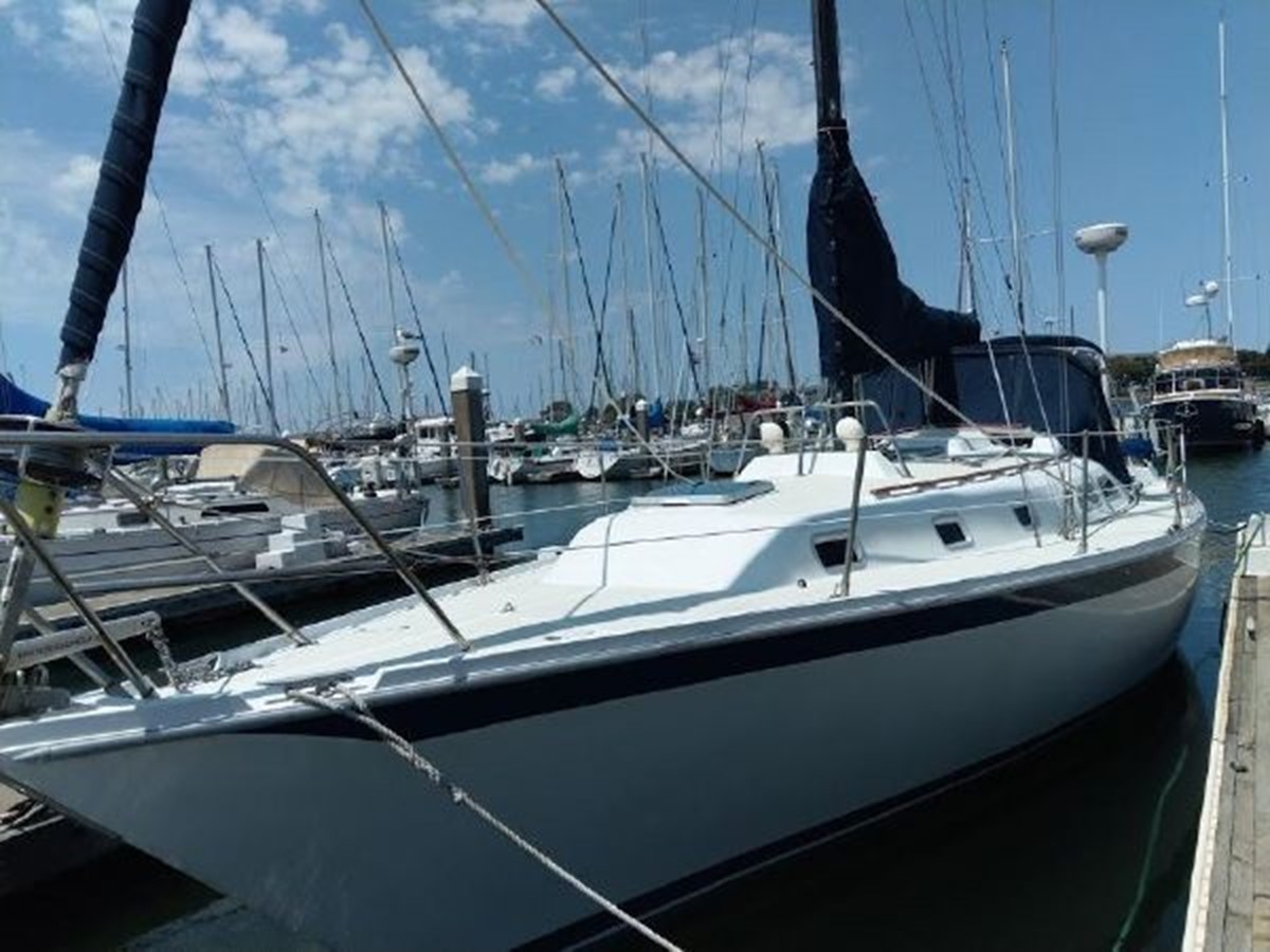 38 SLOOP ERICSON YACHTS - Image 1