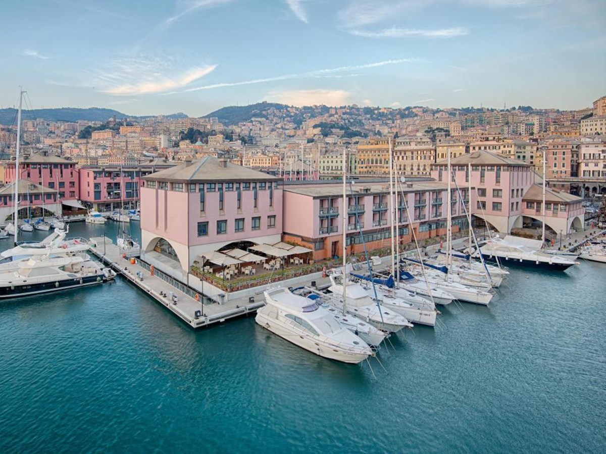 BERTH GENOVA V 23 — CUSTOM