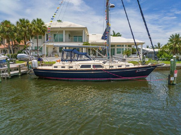 Photo of ISLAND PACKET YACHTS - 48' 9