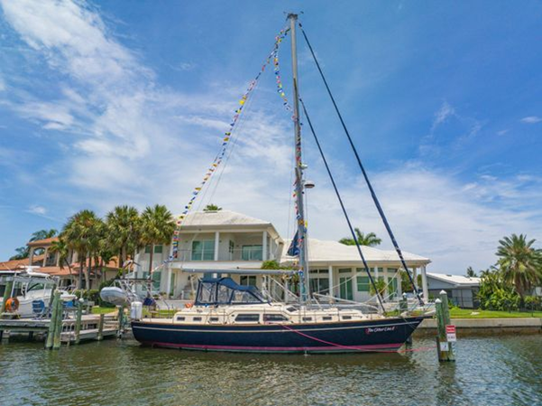 Photo of ISLAND PACKET YACHTS - 48' 9