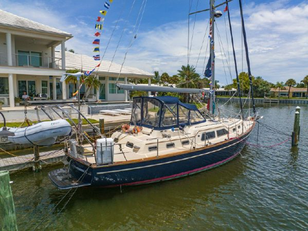 Photo of ISLAND PACKET YACHTS - 48' 9