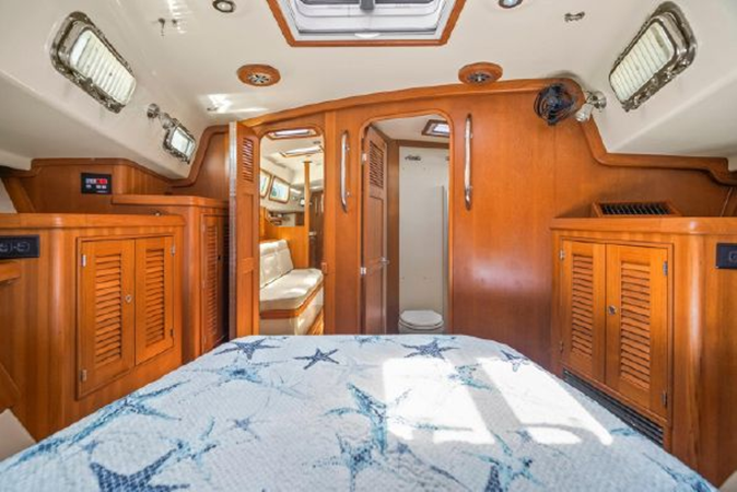 Photo of ISLAND PACKET YACHTS - 48' 9