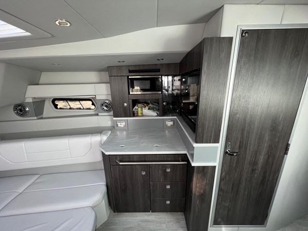 Photo of FORMULA Formula 430 43'