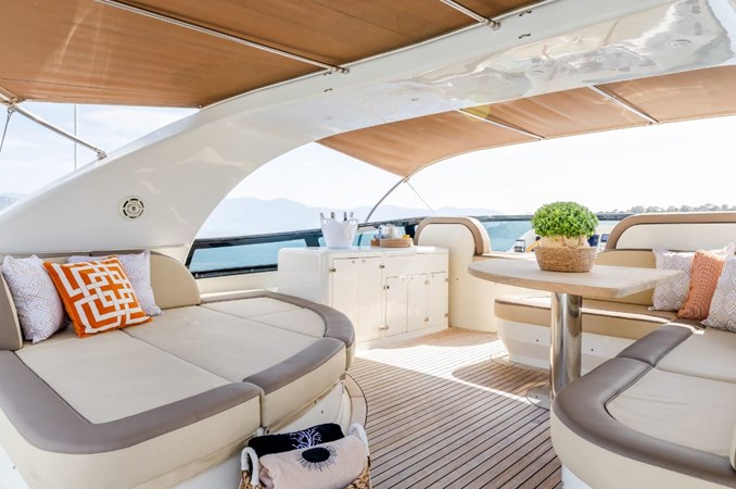 84 ' FLY 2002 78' 9" MAIORA