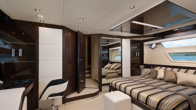 780S 2011 78' 9" DOMINATOR