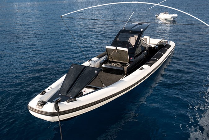 Photo of GOLDFISH -- 38' 9