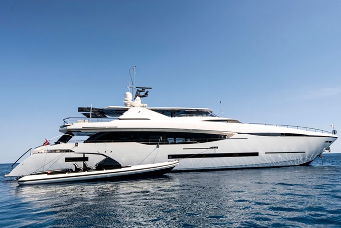 Photo of GOLDFISH -- 38' 9