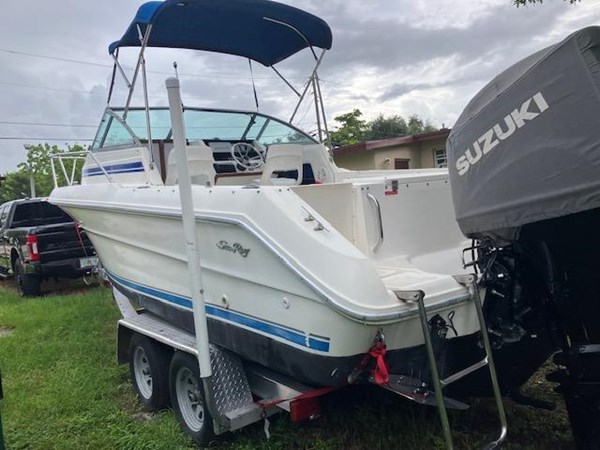 Photo of SEA RAY . 24'