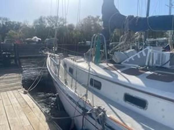 Photo of ALLIED 1981 Allied Mistress Mk III  40'