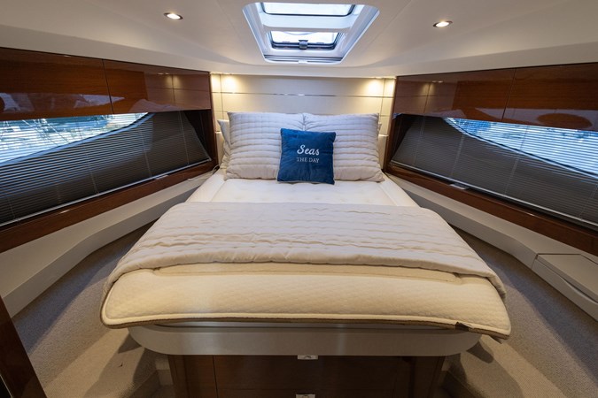 2020 PRINCESS V40