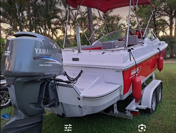 Photo of BOSTON WHALER - 22'