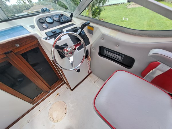 Photo of BOSTON WHALER - 31'