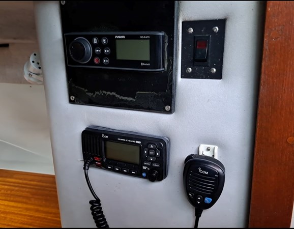 Photo of BOSTON WHALER - 31'