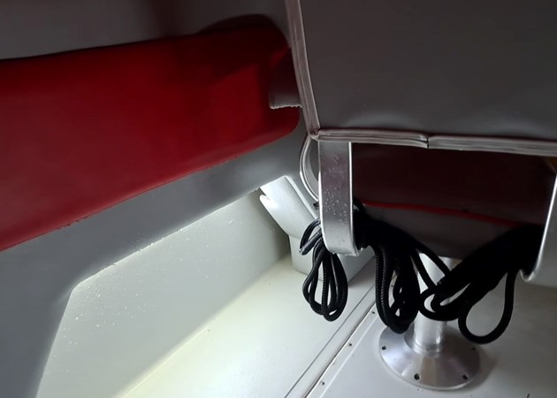 Photo of BOSTON WHALER - 31'