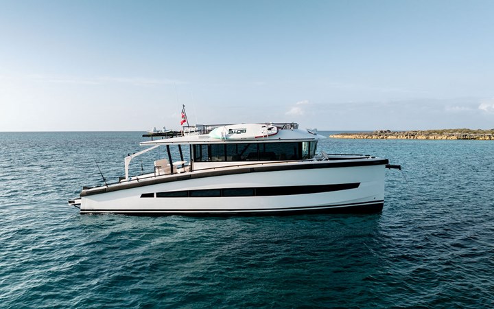 dutchcraft-56-exterior-blue-oceans-yachting-brokerage-sale-kinga-miller-boy3
