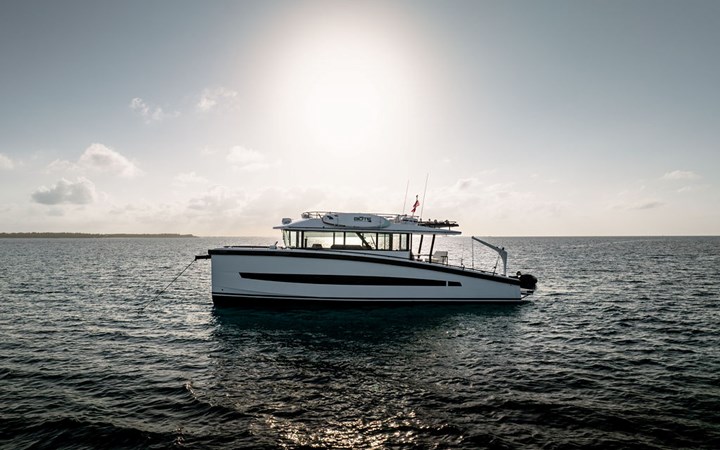 dutchcraft-56-exterior-blue-oceans-yachting-brokerage-sale-kinga-miller-boy4