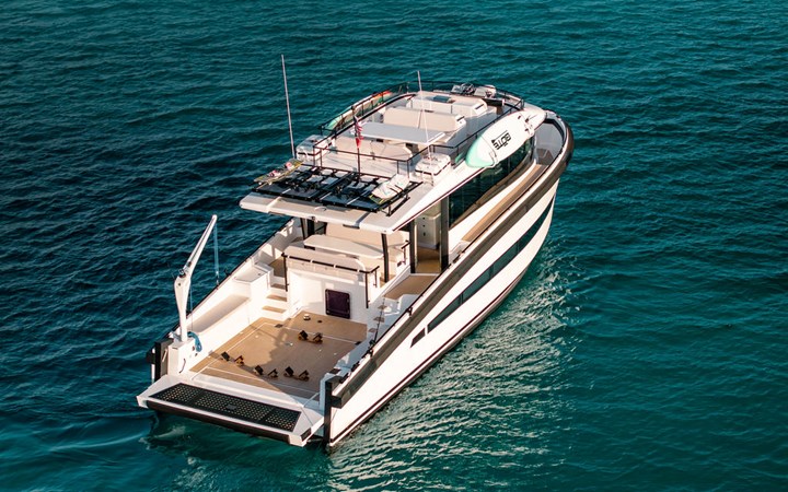 dutchcraft-56-exterior-blue-oceans-yachting-brokerage-sale-kinga-miller-boy10