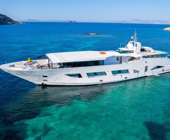 CUSTOM MADE 42 M STEEL  MOTOR YACHT Yacht à Vendre