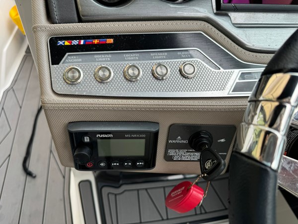 Photo of MONTEREY - 27'