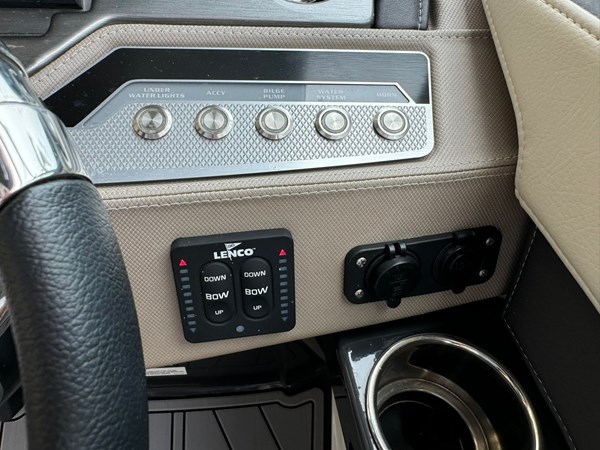 Photo of MONTEREY - 27'