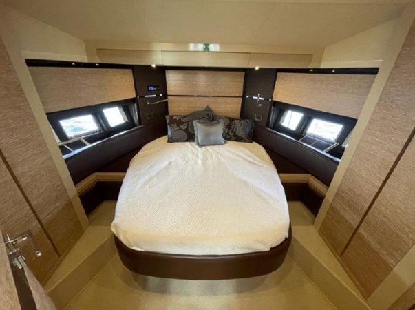 AZIMUT 53 FLYBRIDGE 2011 53' 10" AZIMUT YACHTS