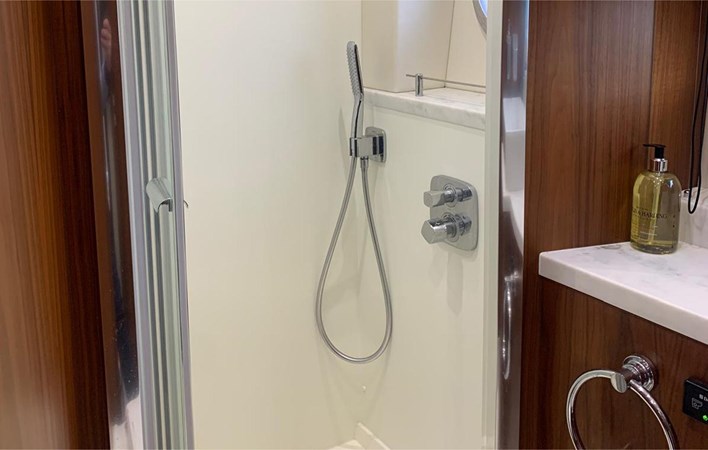 PREDATOR 57 2016 59' 1" SUNSEEKER