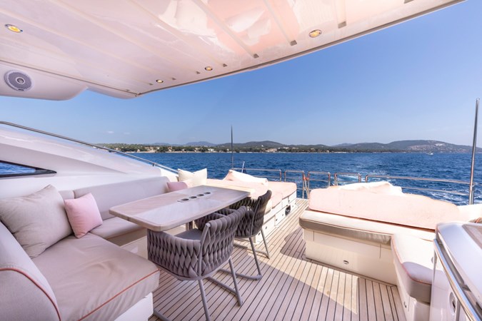 Photo of PRINCESS YACHTS Princess V70 71' 3