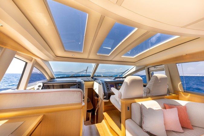 Photo of PRINCESS YACHTS Princess V70 71' 3