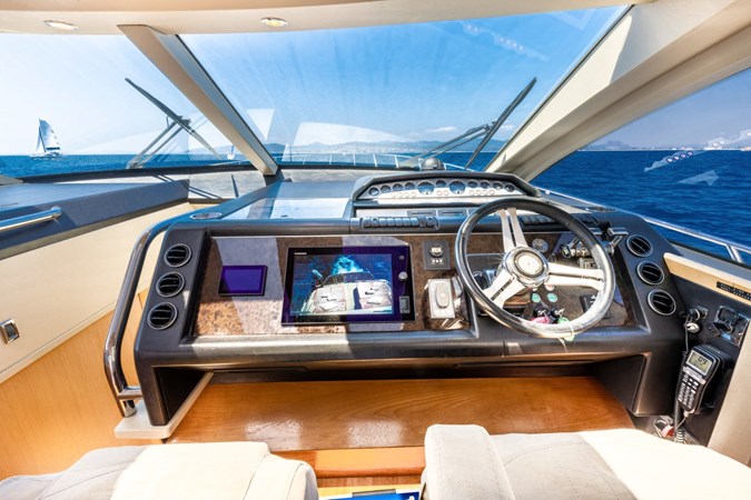 Photo of PRINCESS YACHTS Princess V70 71' 3