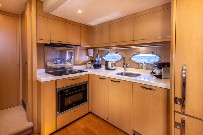 Photo of PRINCESS YACHTS Princess V70 71' 3