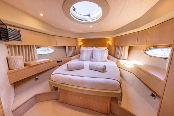 Photo of PRINCESS YACHTS Princess V70 71' 3