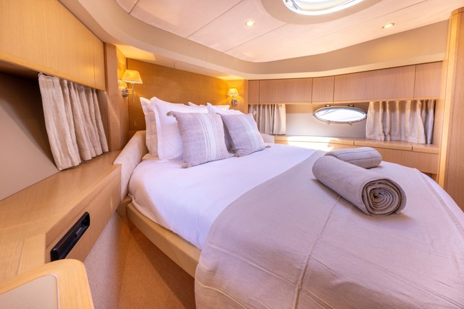 Photo of PRINCESS YACHTS Princess V70 71' 3