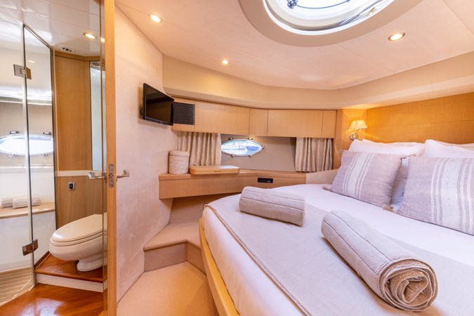Photo of PRINCESS YACHTS Princess V70 71' 3