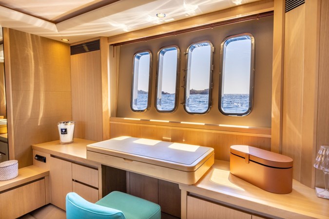 Photo of PRINCESS YACHTS Princess V70 71' 3