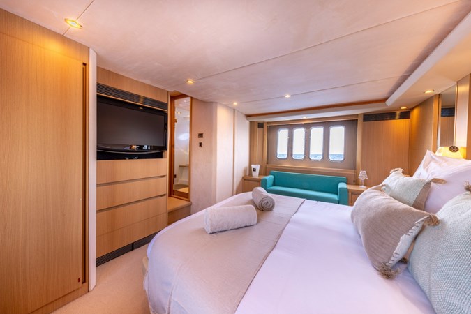 Photo of PRINCESS YACHTS Princess V70 71' 3