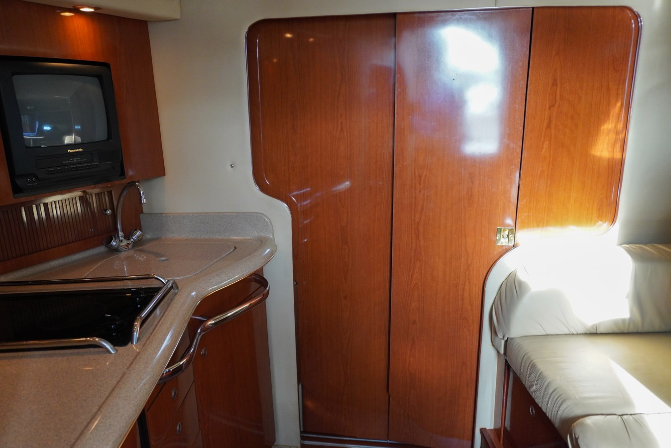 Sea Ray 340 Amberjack — 2001 Sea Ray 340 Amberjack — General arrangement 15