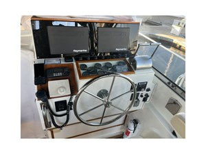 1999 GRAND BANKS MARINE Eastbay 38 - photo 6