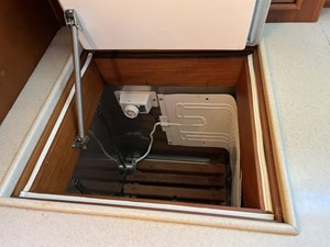 1999 GRAND BANKS MARINE Eastbay 38 - photo 16