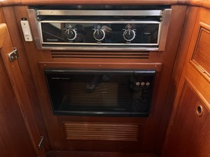 1999 GRAND BANKS MARINE Eastbay 38 - photo 19