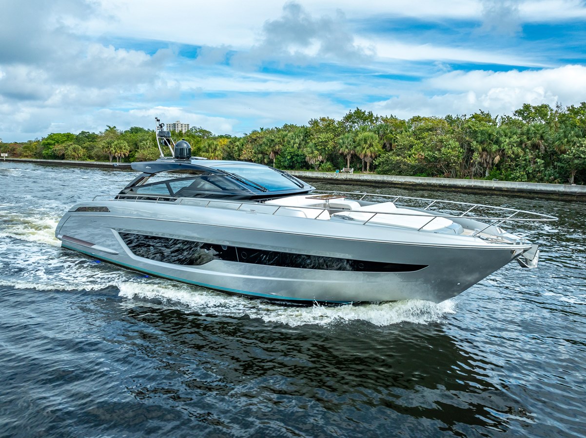 2023 RIVA 68'