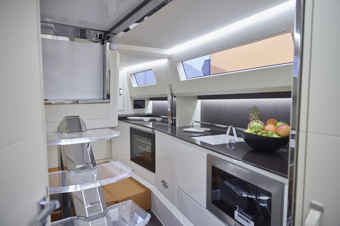 R4+ 2024 42' 8" EVO YACHTS