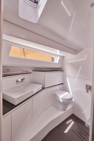 R4+ 2024 42' 8" EVO YACHTS