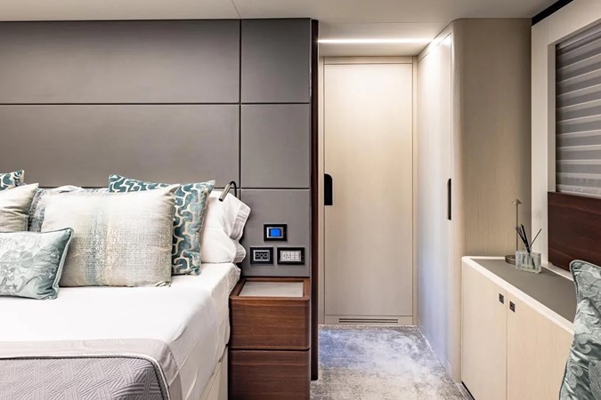 Photo of ASTONDOA - 66'