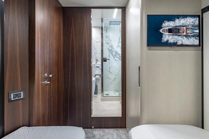 Photo of ASTONDOA - 66'