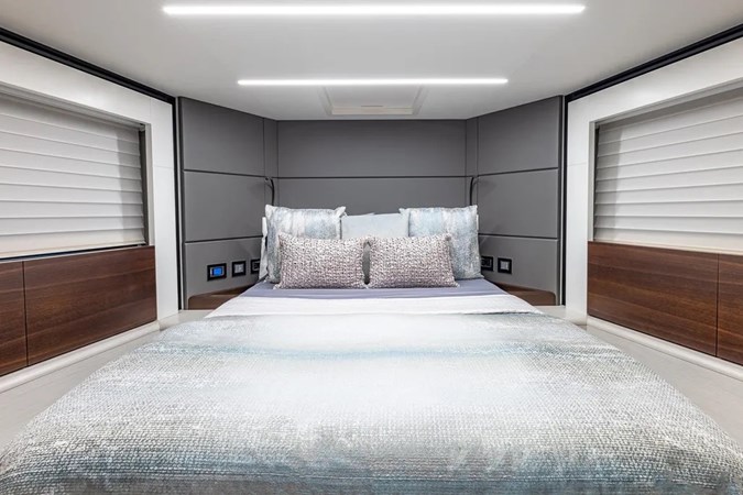 Photo of ASTONDOA - 66'