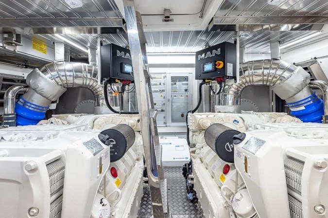 Photo of ASTONDOA - 66'