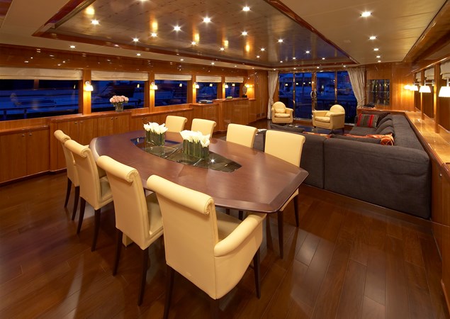 Dining salon