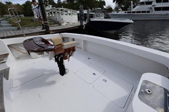 2005 VIKING 52 Convertible - photo 8