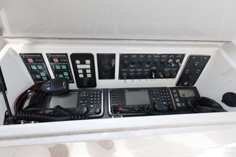 2005 VIKING 52 Convertible - photo 15