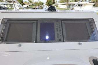 2005 VIKING 52 Convertible - photo 16